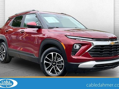 Used 2025 Chevrolet TrailBlazer LT FWD image 1