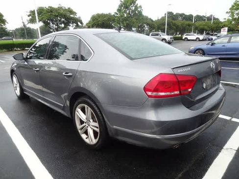 Used 2012 Volkswagen Passat TDI SE FWD image 6