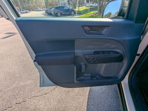 Used 2025 Ford Maverick XL image 14