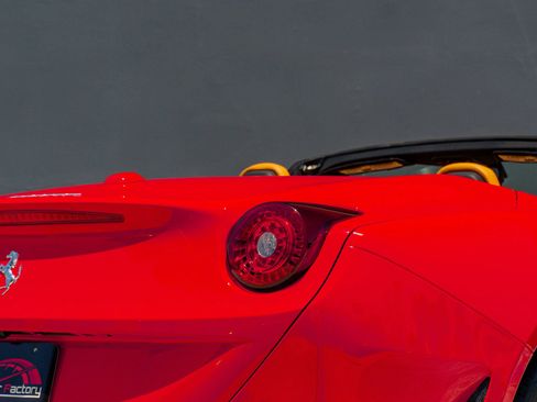 Used 2016 Ferrari California T RWD image 34