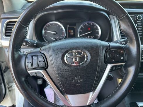 Used 2018 Toyota Highlander XLE image 16
