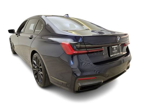 Used 2022 BMW 740i w/ M Sport Package image 11