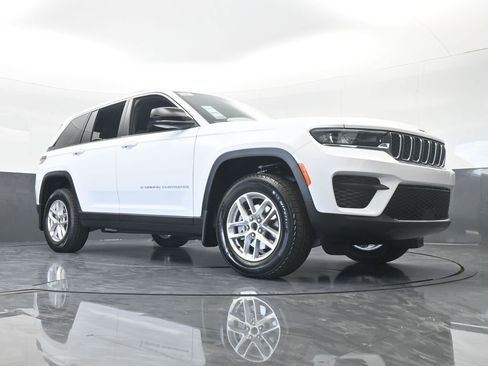 Used 2025 Jeep Grand Cherokee Laredo X RWD image 57