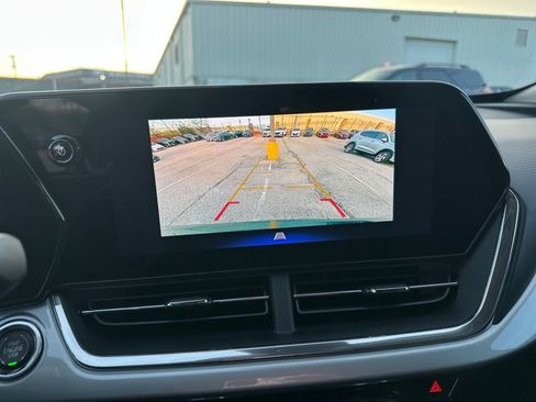 Used 2025 Chevrolet Trax LT image 17