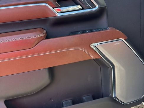 Used 2024 GMC Sierra 2500 Denali Ultimate image 6