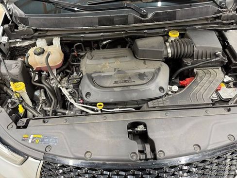 Used 2024 Chrysler Pacifica Limited image 31