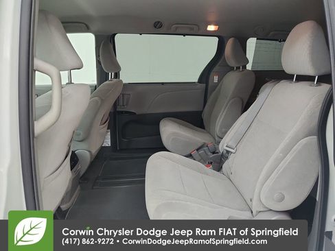 Used 2019 Toyota Sienna LE image 30