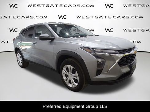 Used 2024 Chevrolet Trax LS image 2