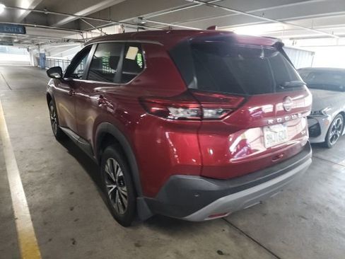 Used 2023 Nissan Rogue SV image 3