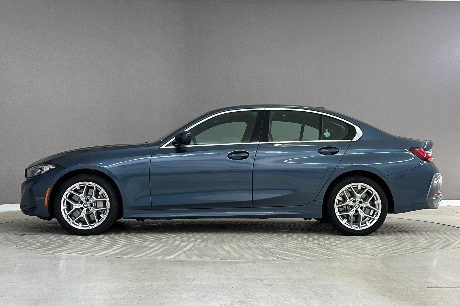 Certified 2025 BMW 330i Sedan w/ Premium Package RWD image 2