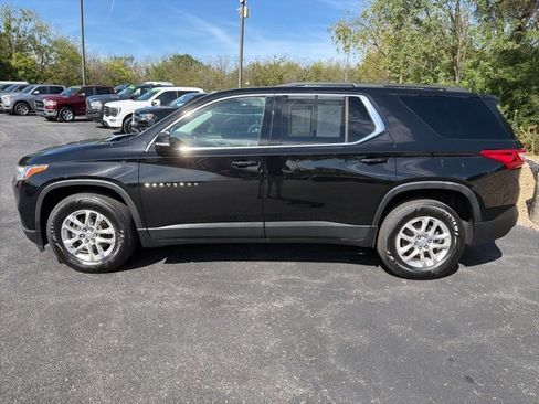 Used 2020 Chevrolet Traverse LT image 2
