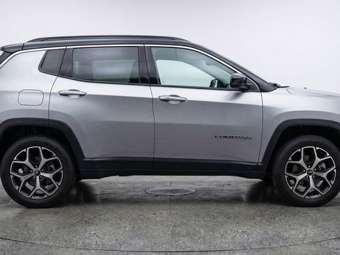 Used 2025 Jeep Compass Limited AWD/4WD image 11