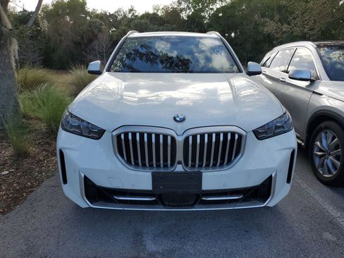 Used 2025 BMW X5 xDrive40i w/ Parking Assistance Package image 2