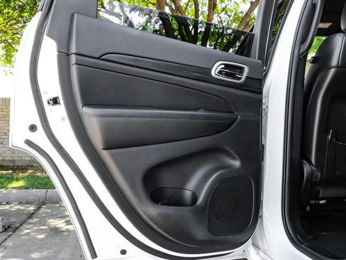 Used 2019 Jeep Grand Cherokee Altitude image 56