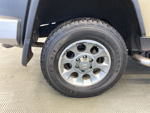 Used 2013 Toyota FJ Cruiser 4WD image 31