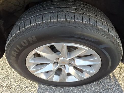 Certified 2023 Chevrolet Suburban Premier image 9