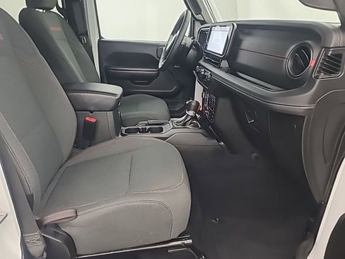 Used 2025 Jeep Wrangler Unlimited Rubicon image 16