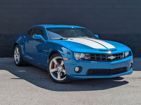 Used 2010 Chevrolet Camaro SS w/ White Stripe Package RWD image 3