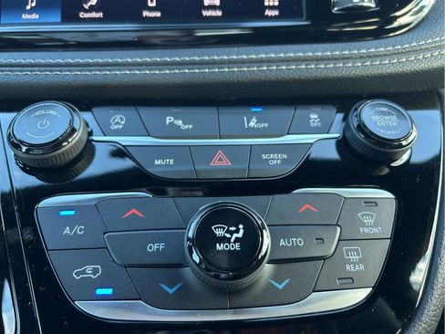 New 2026 Chrysler Pacifica Select w/ S Appearance Package FWD image 19