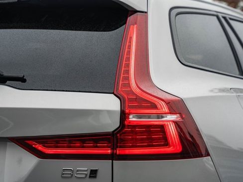 Used 2025 Volvo V60 B5 Cross Country Plus image 7