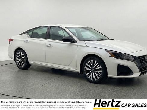 Used 2025 Nissan Altima 2.5 SV image 1