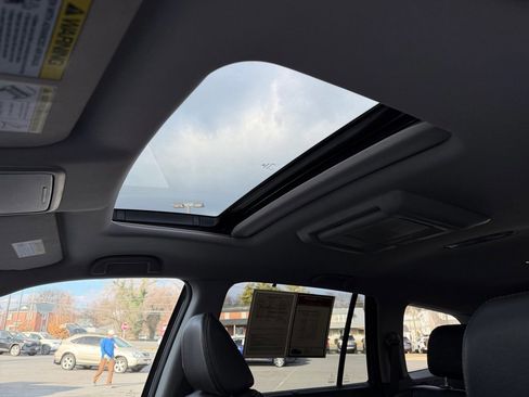 Used 2016 Honda Pilot Touring image 29