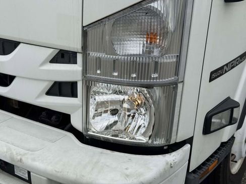 Used 2020 Isuzu NPR RWD image 7