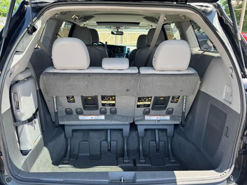 Used 2017 Toyota Sienna XLE FWD image 6