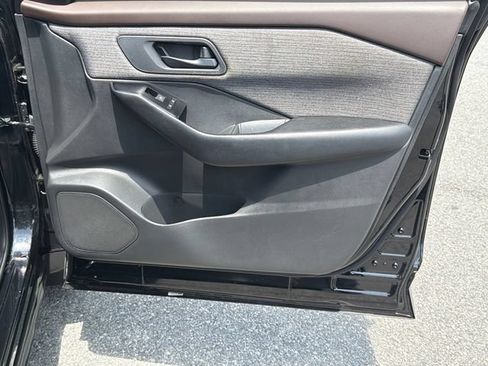 Used 2023 Nissan Rogue S FWD image 14