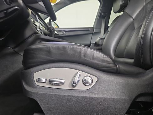 Used 2022 Porsche Macan image 30