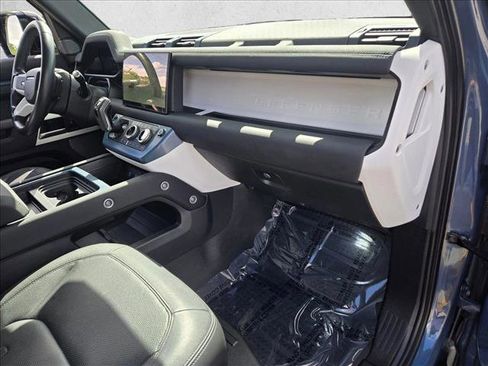 Used 2022 Land Rover Defender 90 S image 16