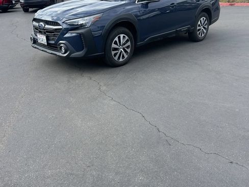 Used 2025 Subaru Outback Premium AWD/4WD image 1
