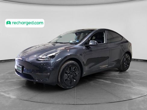 Used 2024 Tesla Model Y Long Range AWD/4WD image 1
