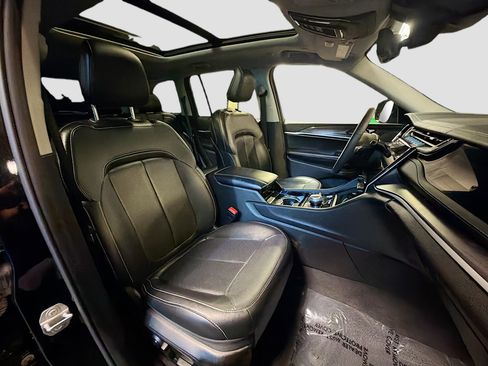 Used 2023 Jeep Grand Cherokee 4WD 4xe w/ Luxury Tech Group II image 34