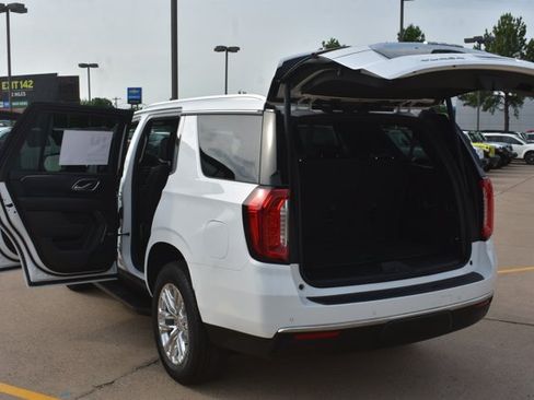 Used 2024 GMC Yukon SLT w/ SLT Luxury Package AWD/4WD image 18