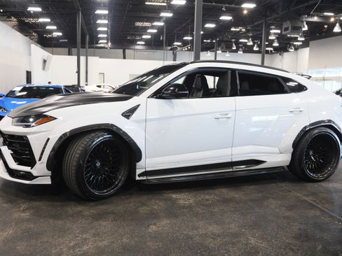 Used 2019 Lamborghini Urus AWD/4WD image 9