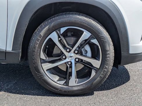 Used 2024 Chevrolet Trax RS w/ Driver Confidence Package image 11