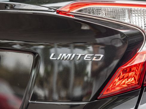 Used 2021 Toyota C-HR Limited FWD image 20