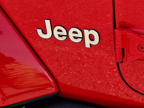 Used 2021 Jeep Gladiator Overland w/ Popular Equipment Package AWD/4WD image 32