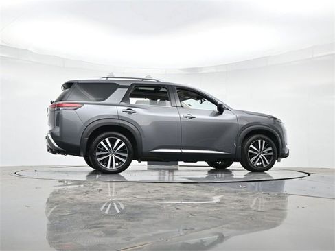 Used 2024 Nissan Pathfinder Platinum image 28