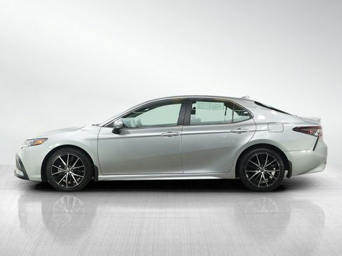 Used 2023 Toyota Camry SE image 2