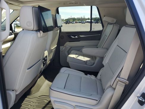 Used 2021 GMC Yukon Denali w/ Denali Premium Package image 23