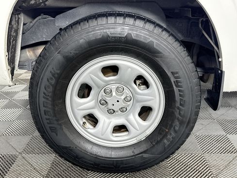 Used 2024 Nissan Frontier S w/ Technology Package RWD image 32
