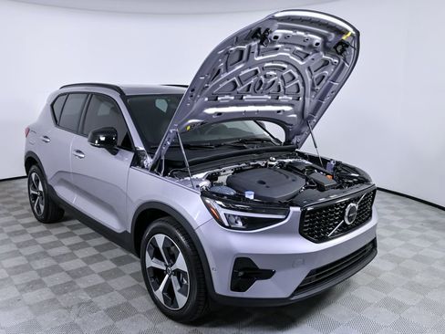 Used 2026 Volvo XC40 B4 Plus w/ Protection Package Premier image 33