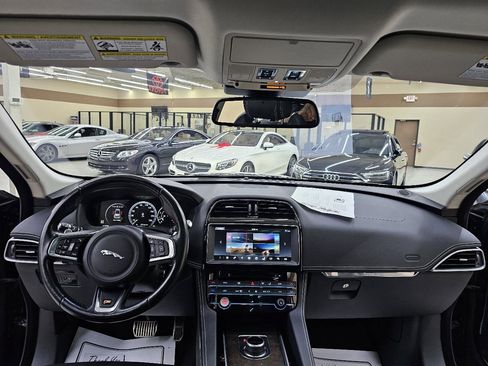 Used 2017 Jaguar F-PACE S AWD/4WD image 27
