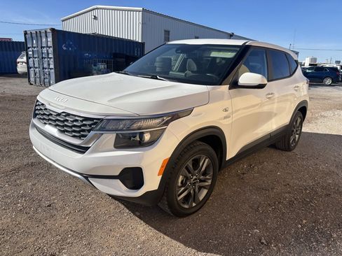 Used 2023 Kia Seltos LX image 3