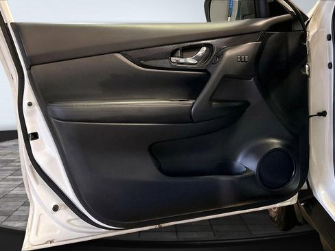 Used 2020 Nissan Rogue SL image 28