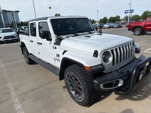 Used 2020 Jeep Gladiator Overland AWD/4WD image 6