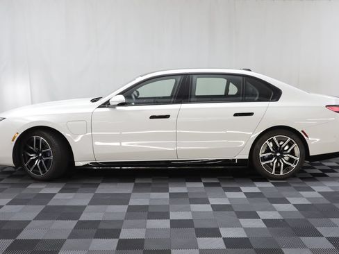 Used 2026 BMW 750e xDrive w/ Autobahn Package AWD/4WD image 4
