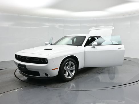 Used 2020 Dodge Challenger SXT image 24